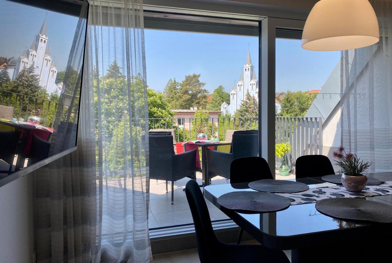 Atrium Apartman Heviz Mit Panoramaterrasse Und Tiefgarage Exterior photo